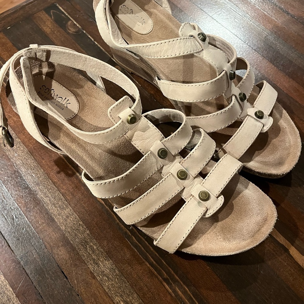 Softwalk Women's Cream Sandals